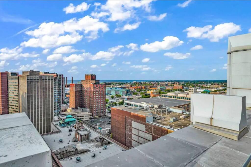 415- Heart Of Dt With Free Heated Pool & Steam Plus Gym Apartment Cleveland Exterior photo